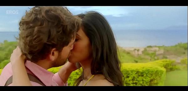 Best uncut kisses of Bollywood